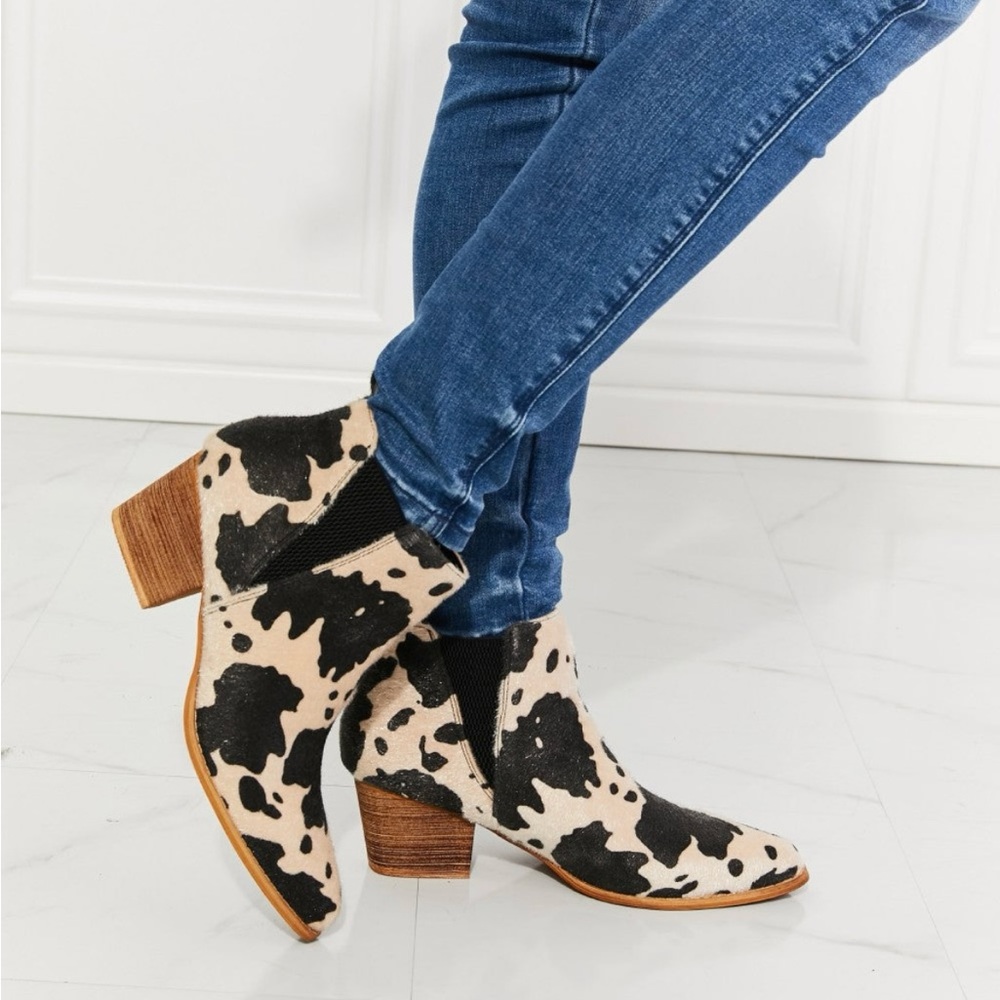 MM cow print booties size 8‎